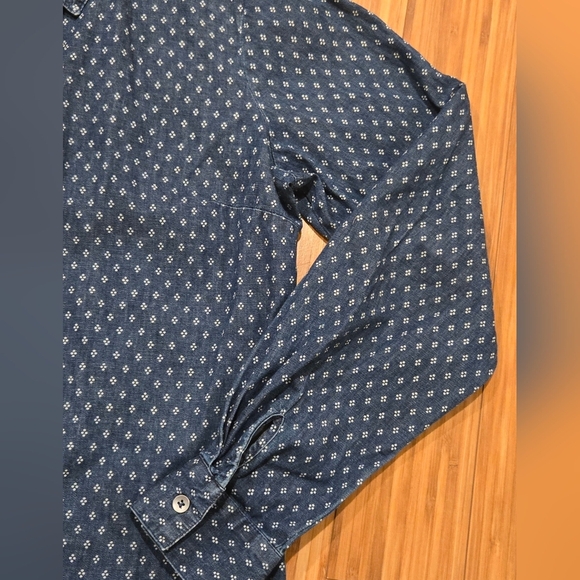 NWOT D&CO Patterned Button-Up Jean Shirt - Picture 3 of 8